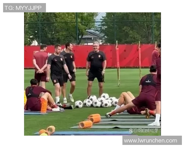 跟随足球明星一起训练提升技术突破，体验顶级球员的训练方法与秘诀